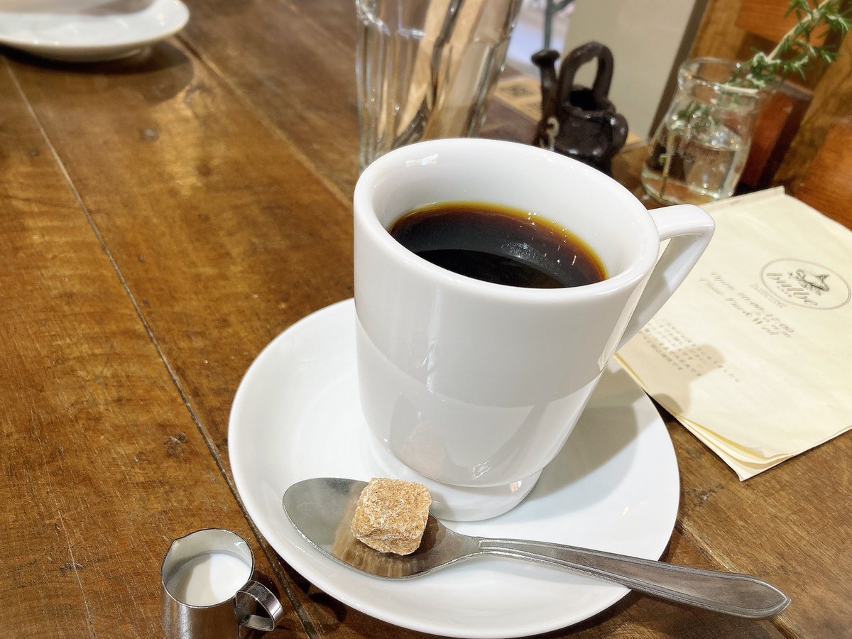 yuchi1617's tweet photo. 今日は坂田園芸さんに併設しているカフェに☕️ オーナー様からドリンクサービス券をいただいていたのて、利用させていただきました🙇‍♀️ ニコニコ珈琲さんブレンドのコーヒーとケーキがめちゃくちゃおいしかったです。ガーデンを見ながら贅沢な時間✨またお邪魔します😊　#ブュルブ　#bulbe https://t.co/HcAdOqrVnx