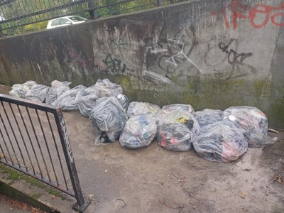keepharrowtidy's tweet photo. #KeepHarrowTidy #headstone #hatchend #litterpicking #litter #plasticwaste #keepbritaintidy #Harrow #rubbish #Harrowweald #flytipping #WEALDSTONE #northharrow #harrowweald https://t.co/VZlbZZnMgZ