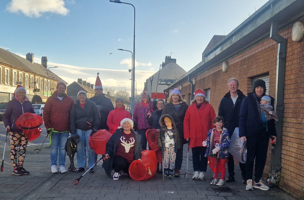 They are 16 amazing Santa's elves out today in Splott cleaning up after #StormDaragh come and join us, there's still time.
