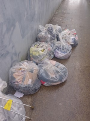 keepharrowtidy's tweet photo. #KeepHarrowTidy #headstone #hatchend #litterpicking #litter #plasticwaste #keepbritaintidy #Harrow #rubbish #Harrowweald #flytipping #WEALDSTONE #northharrow #harrowweald https://t.co/ztHPxsAqkQ