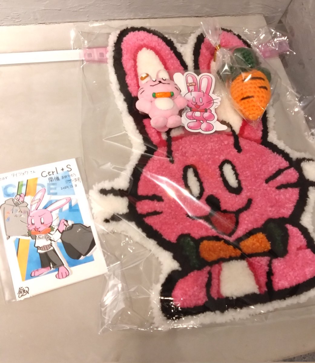 Mochi0come's tweet image. Ctrl+S 東京二日間お疲れ様でした。欲しかったもの無事買えました！
タイショウさんに渡した兎佐維乃ポストカード🐰🧡🩵
#CODE47L
#くたらびたぐ