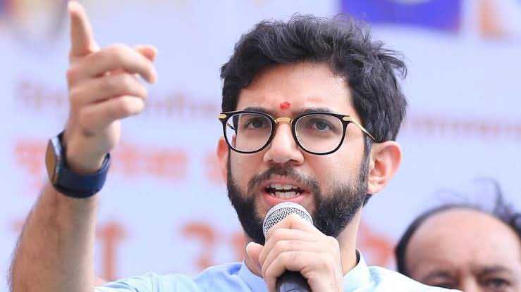 आदित्य ठाकरे ने तोते उड़ा दिए आज 👇

आदित्य ठाकरे ने आज महाराष्ट्र समाजवादी पार्टी की मौज की है आदित्य ठाकरे ने कहा 

मैं मुंबई की समाजवादी पार्टी पर ज्यादा बयान नहीं देना चाहता हूं। वो कभी-कभी बीजेपी की बी टीम की तरह बर्ताव करते हैं। 

अखिलेश यादव अपनी लड़ाई लड़ रहे हैं। लेकिन
