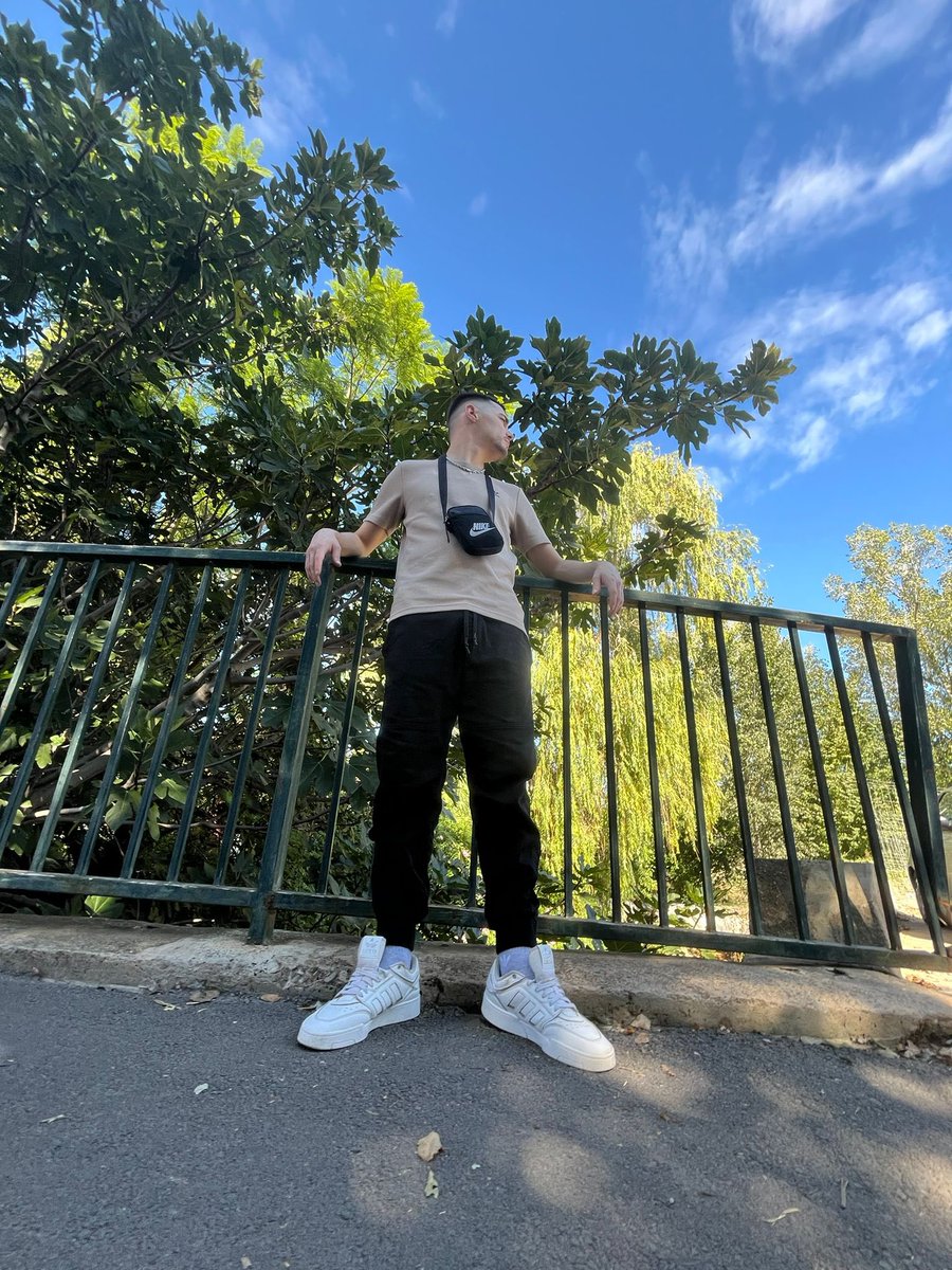 BadboyXL20's tweet photo. 1 o 2? 🔥🔥 https://t.co/qg2oLrO1al