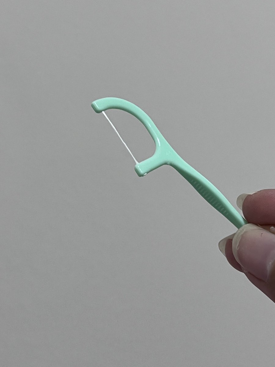 linskinjournal's tweet image. things i don’t regret buying:

ORAL CARE edition. biar walaupun sering ngopi, gigi nggak gampang kuning, dan karang gigi nggak gampang terbentuk. 🫵