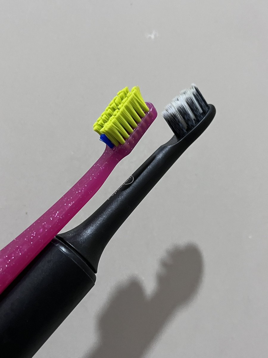 linskinjournal's tweet image. things i don’t regret buying:

ORAL CARE edition. biar walaupun sering ngopi, gigi nggak gampang kuning, dan karang gigi nggak gampang terbentuk. 🫵