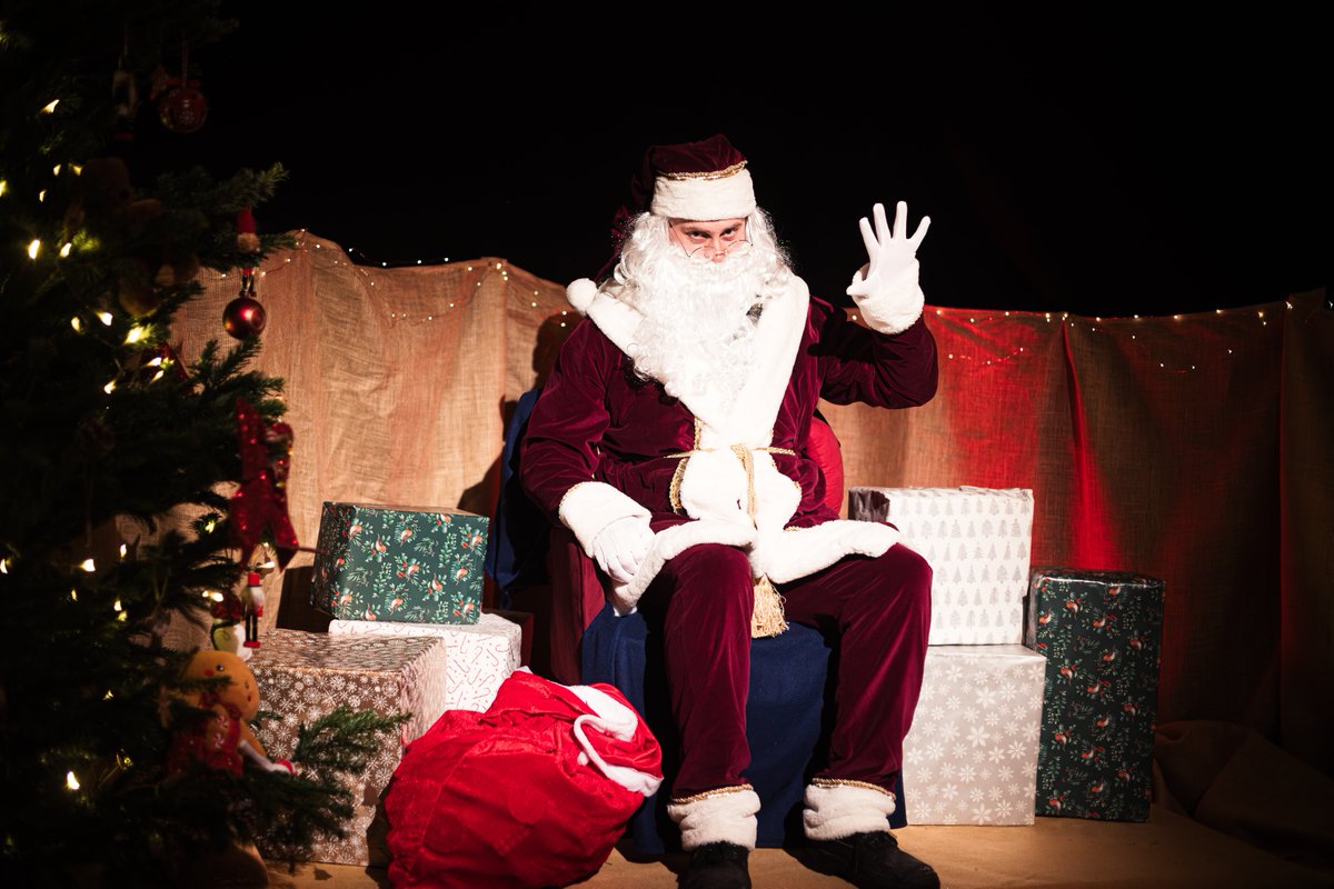 Ho Ho Happy Sunday 🎅 Shelter in from the storm by stopping by our very own Santa's Grotto &amp; get in the festive spirit by meeting the main man himself. 

Catch him before he sets off on his sleigh Christmas Eve ✨
bac.org.uk/whats-on/santa…