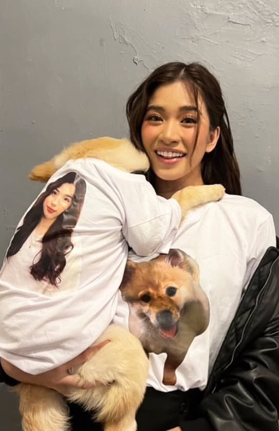 ang cute 😭 parang nahihiya talaga si nini sa ginagawa ng mama niya HSHSJAGAHAA 😭😭