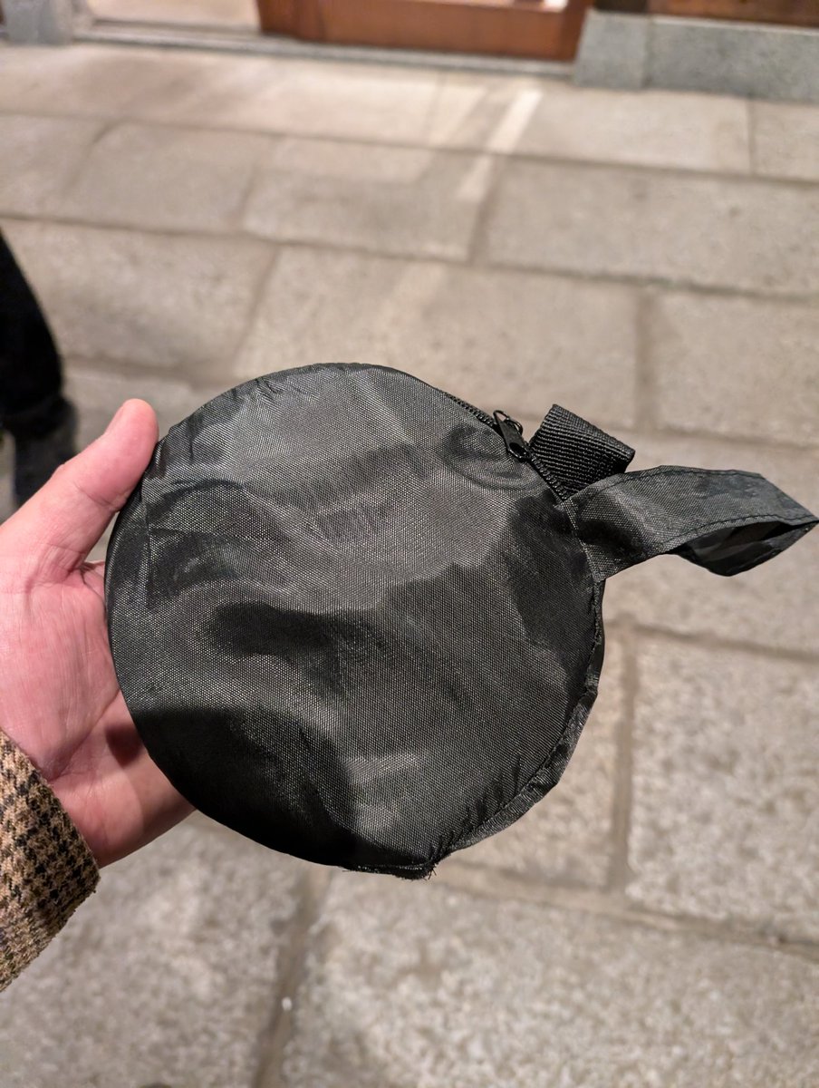 カメラのレフ板の忘れ物
井筒屋さんに預けております。
#笠間コス