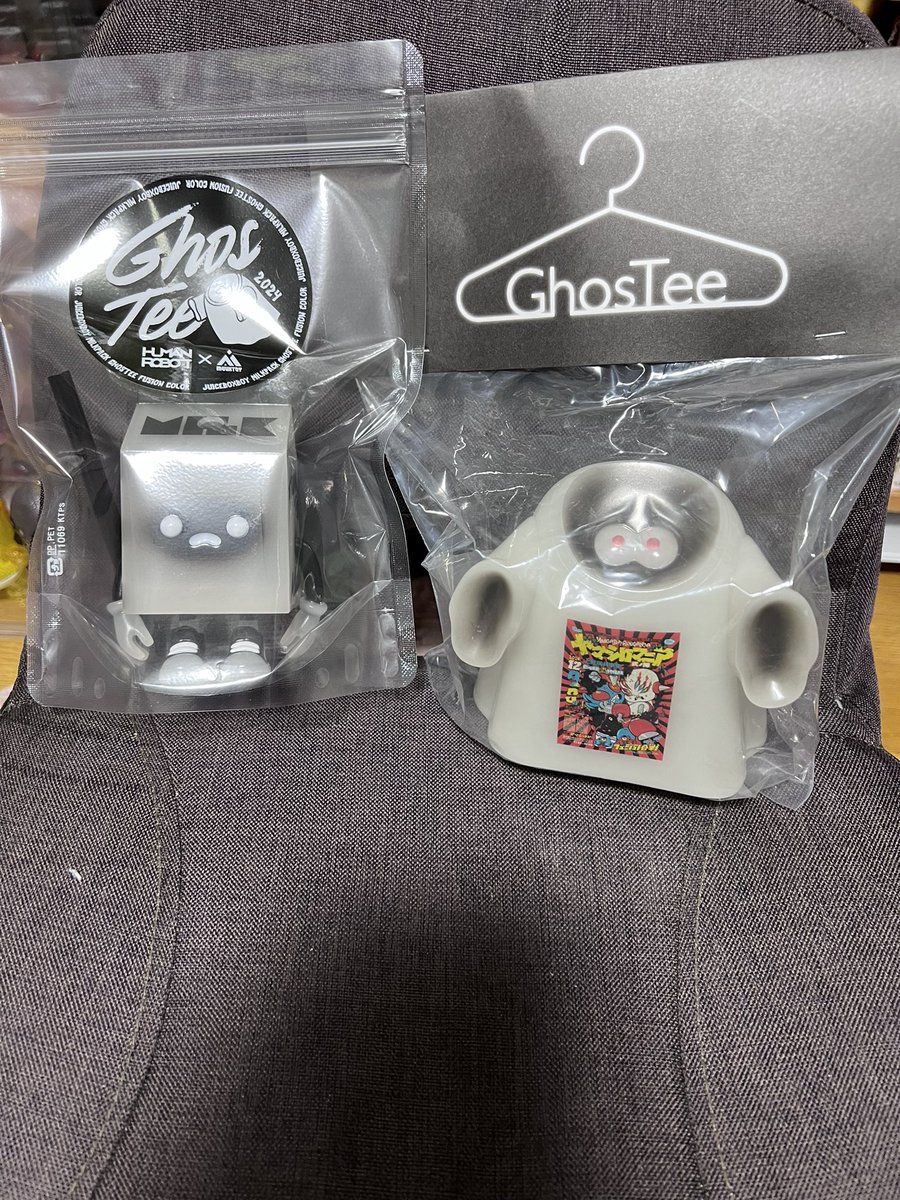 kenichi2780's tweet photo. #ヤマシロマニア　2日目参戦してきました。
@humanrobot_toys  さんの　#GhosTee と　@MUUKTOY  さんの　#MILKPACK
です。どちらも初のお迎えです。ありがとうございました♪大切に飾ります\(//∇//)\
#フュージョン合戦
#蓄光はロマン https://t.co/n0zJXXyKX2