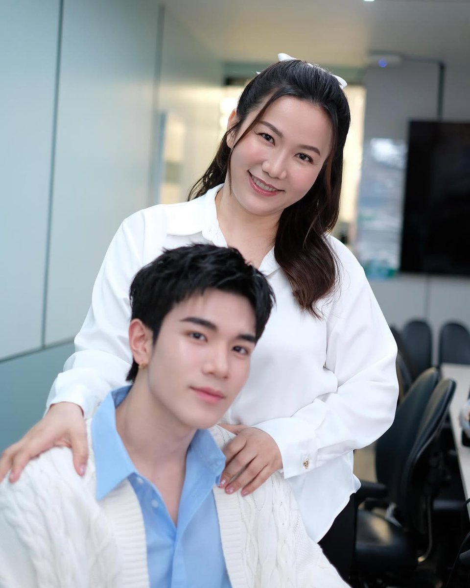 GeminiFourth_CC's tweet photo. 🗓️08.12.2024
Cr. IG : jejee_wiranphat
คุณเเม่ & คุณลูก ของเเทร่ ก็จะประมาณนี้
@PuiPui_fairy
#SLivexFourth @tawattannn
#Fourthnattawat #โฟร์ทณัฐวรรธน์ https://t.co/ziyVKdvhzg