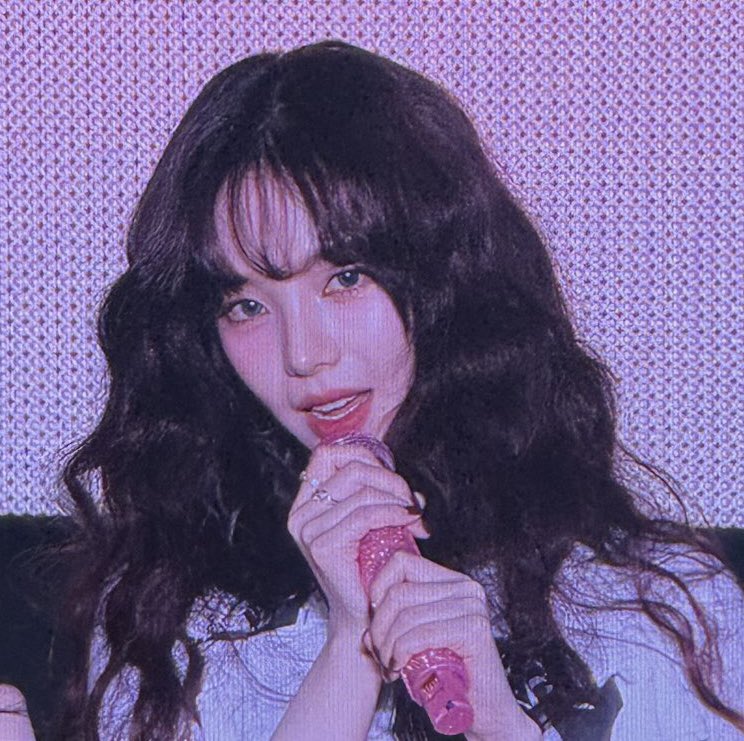 OMG KARINA WITH CURLY HAIR AND BANGS