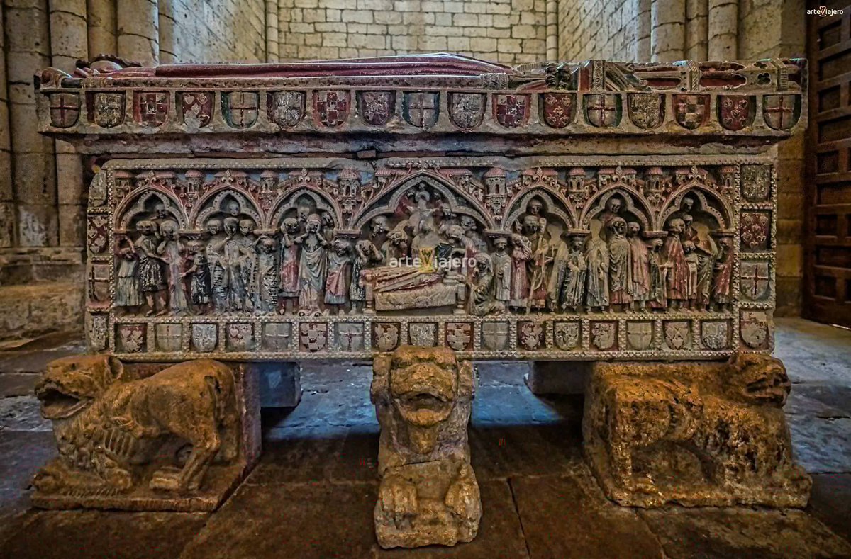Los espectaculares Sepulcros de D. Felipe de Castilla e Inés Rodríguez de Girón (S. XIII), auténticas obras maestras de la escultura gótica funeraria. Conservados en la Iglesia de Santa Maria la Blanca, Villalcázar de Sirga (Palencia)
#FelizDomingo #BuenosDias #photoghraphy