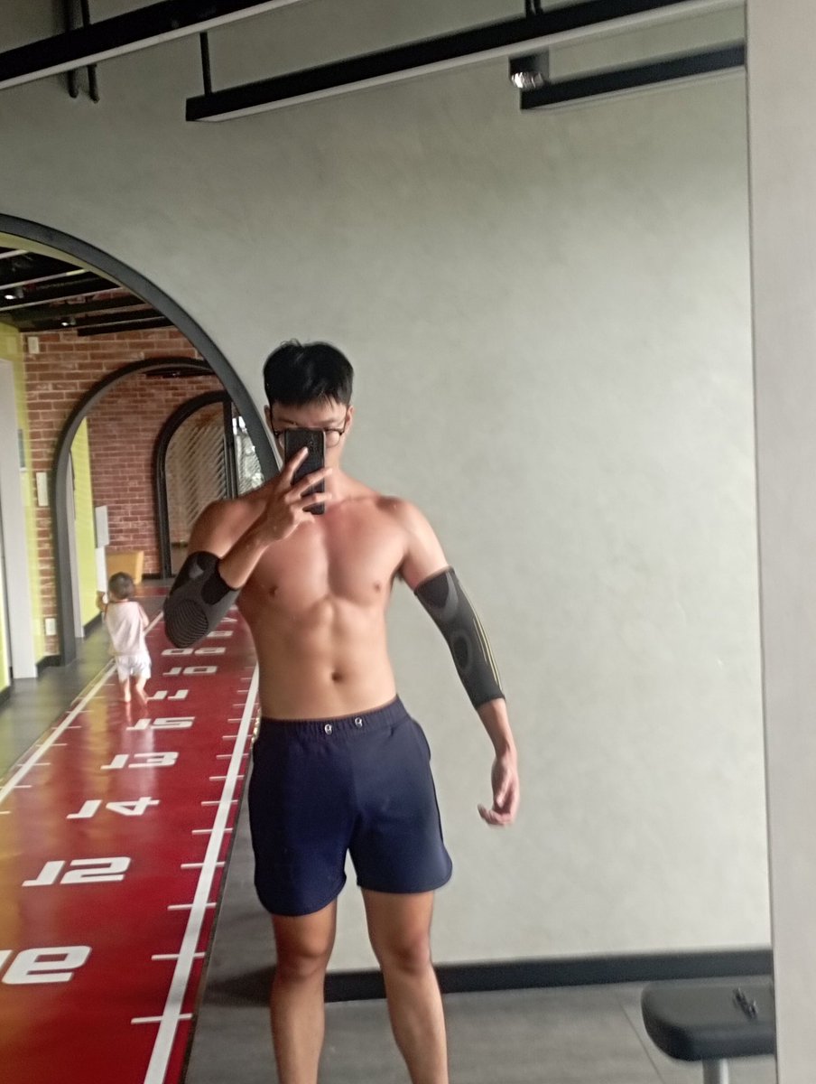 saynowithcardio's tweet photo. Bé con sợ nên chạy đấy =))) https://t.co/gv46AjdaM6