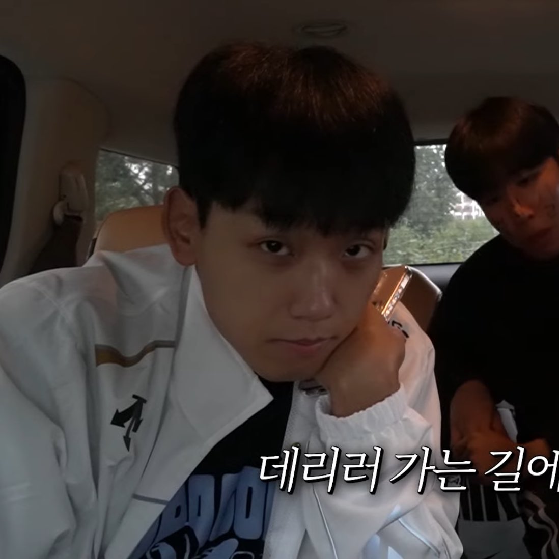 deccecke's tweet photo. 눈을 왜구러케떠♡? (좋은뜻) https://t.co/XlqnLdYgBY