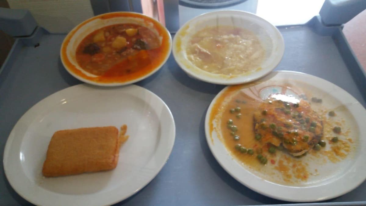 Tengo a tu abuelo en la Residencia alimentándose desayuno, comida, merienda y cena por 6,48€/día.

Total, se va a morir igual.

Gestionando.