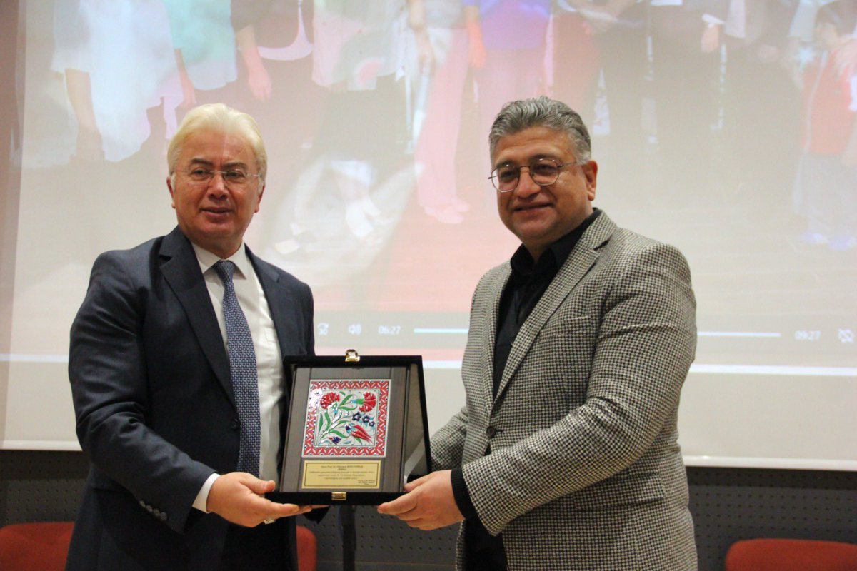 📌Kütahya Dumlupınar Üniversitesi Spor Bilimleri Fakültesi tarafından düzenlenen 30. Yıl kutlamasına katılarak çalışma arkadaşlarım ve öğrencilerimle bir araya geldim.

📌DPÜ'de 1994 yılında Fen Edebiyat Fakültesi bünyesinde Beden Eğitimi ve Spor Öğretmenliği bölümü ile başlayan