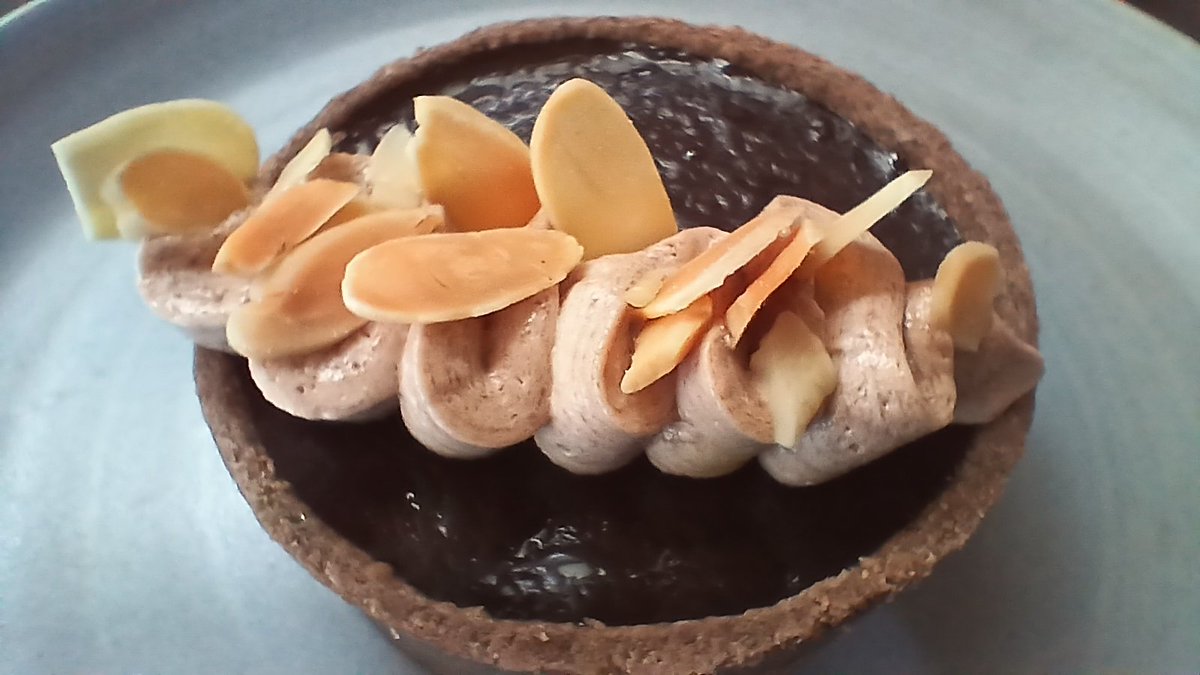 Tomyum udang, iga bakar pedas, chocolate tart, sama burn ciskeknya gak kefoto. Tentang Aroma Rasa, Klaten minggir dikit. 8.5/10
maps.app.goo.gl/HmWcqaQNhNJqDf…