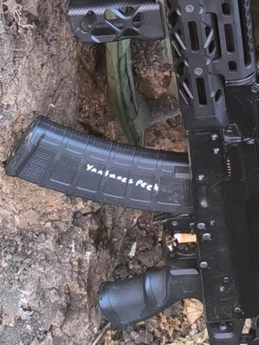 A Turkish Soldier who is fighting for Ukraine has "XantaresPeek" written on his AK-74.
