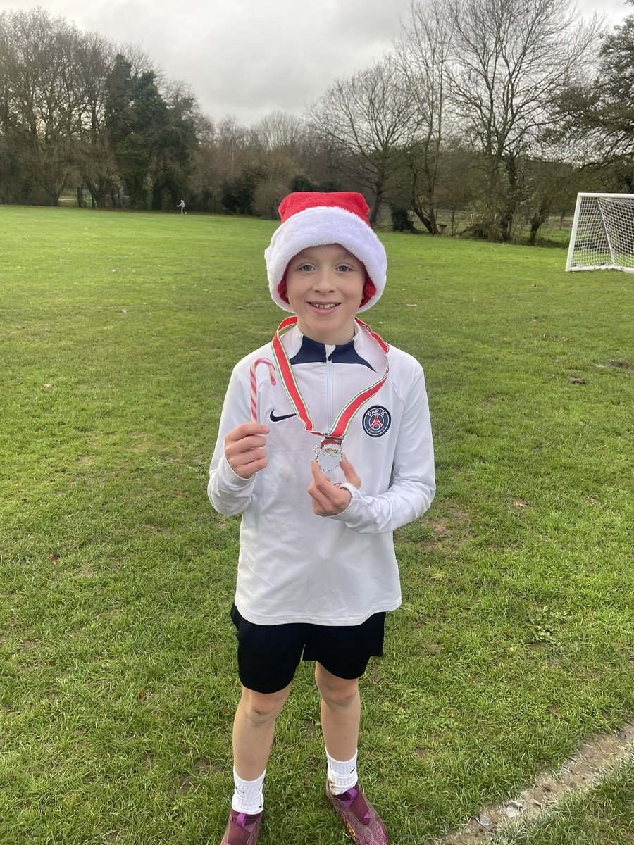 helouise78's tweet photo. What a fun way to warm up on a blustery Sunday. Santa fun run complete @GusfordPrimary 🎅🏻x https://t.co/0akCzVIvv0