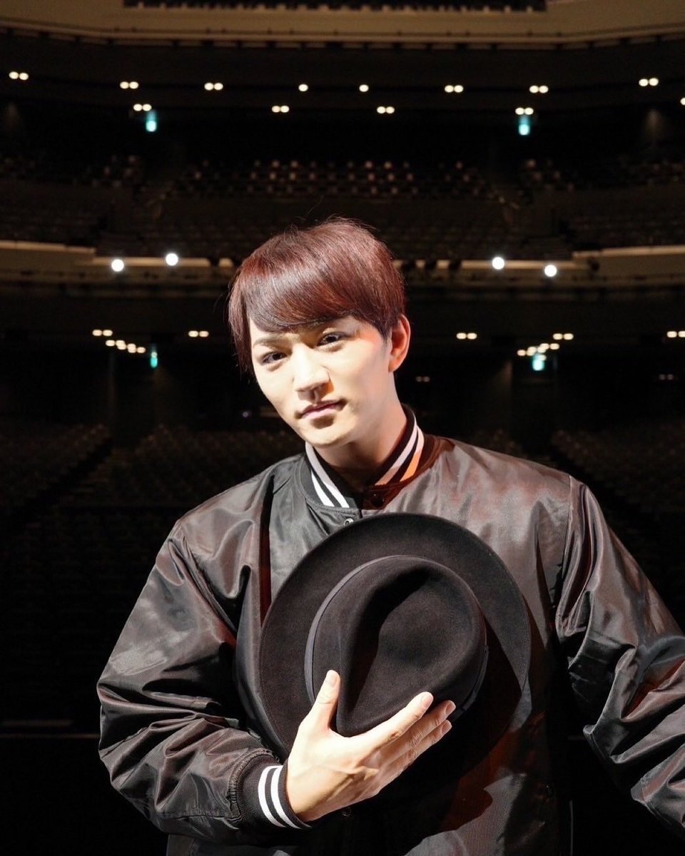 Tomo_west_71's tweet photo. 🎩🕺
⁡
#WESTꓸ
#tomohirokamiyama
#神山智洋
#カミスタグラム
#THE_PRODUCERS
#プロデューサーズ
#東急シアターオーブ
#改めてありがとうございました
#やっぱこれは撮っとかないとね😁 https://t.co/IIUYrHELqu