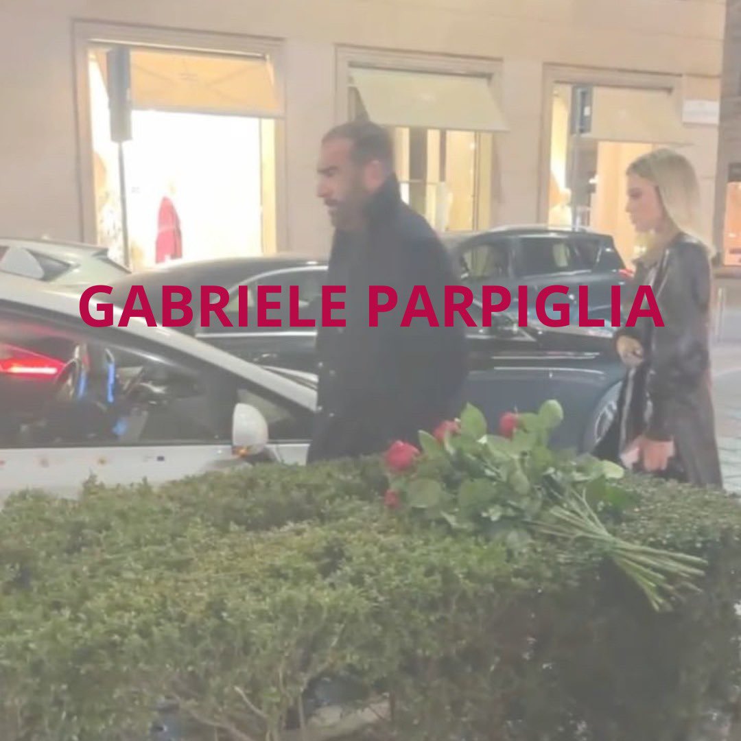 Parpiglia's tweet image. ‘Ieri sera da #nobu post cena #sophiecodegoni si fa scortare e noi che eravamo lì l’abbiamo vista molto provata’ . Ricevo e pubblico . 

Ecco le immagini della prima uscita della #codegoni dopo che la la procura ha chiesto che Alessandro Basciano venga arrestato (di nuovo)