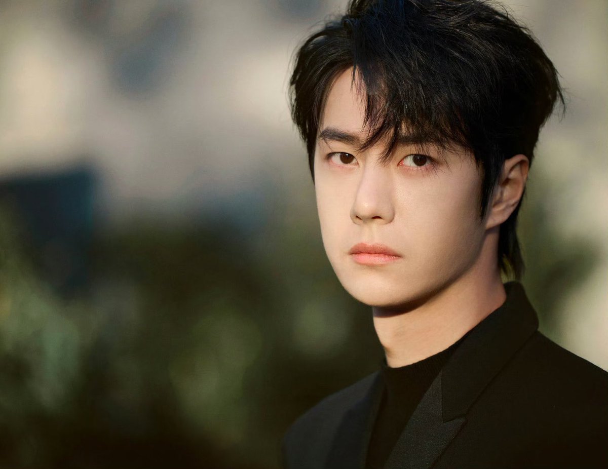 jerjes00's tweet photo. ตายเรียบ ไม่เหลืออะไรทั้งนั้น โคตรออร่า 😭😭😭 รู้เลยว่าพระเอกอะ  😭🤌🏻💖💖 หล่อเกินนนนนนน ㅠㅡㅠ 

WANGYIBO X NEW AUDI A3L
#YIBOxAudiLive https://t.co/ataHugyahv