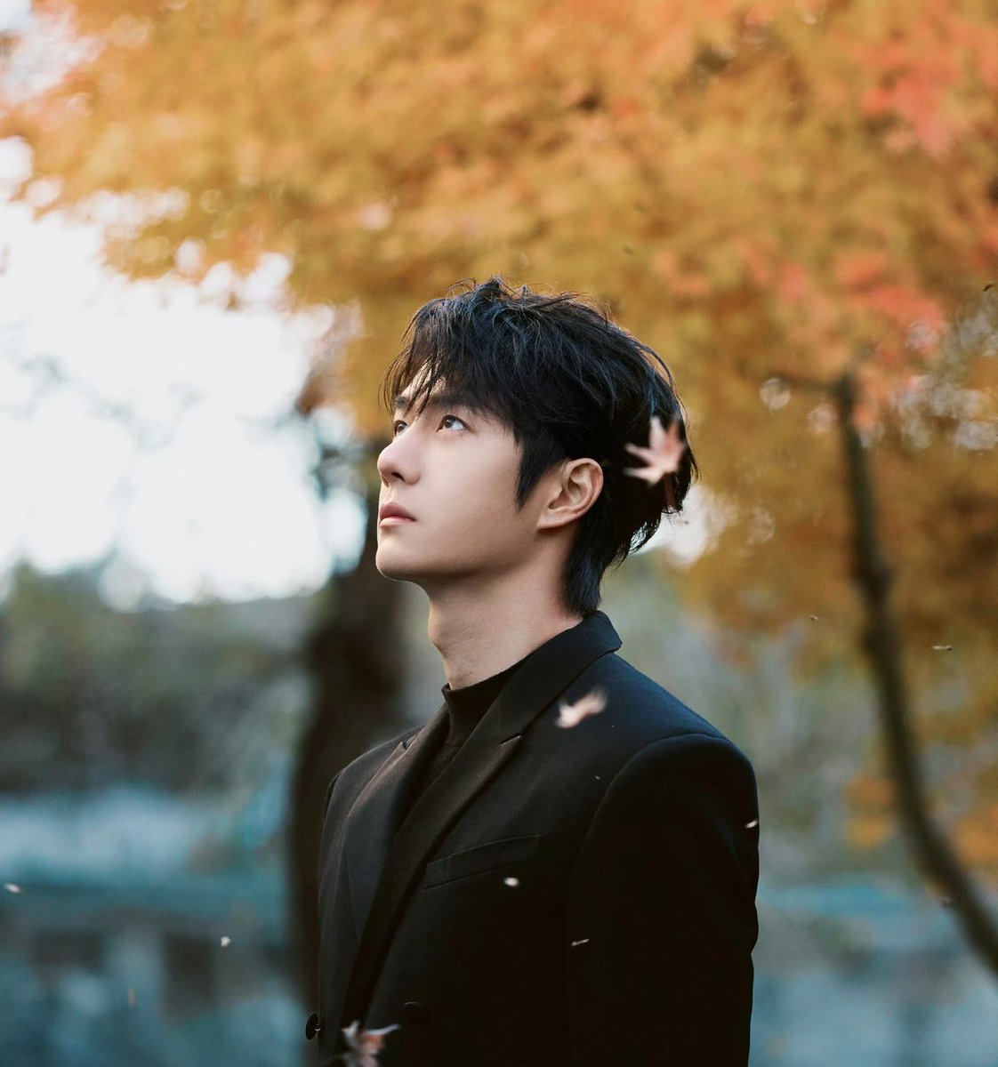 jerjes00's tweet photo. ตายเรียบ ไม่เหลืออะไรทั้งนั้น โคตรออร่า 😭😭😭 รู้เลยว่าพระเอกอะ  😭🤌🏻💖💖 หล่อเกินนนนนนน ㅠㅡㅠ 

WANGYIBO X NEW AUDI A3L
#YIBOxAudiLive https://t.co/ataHugyahv