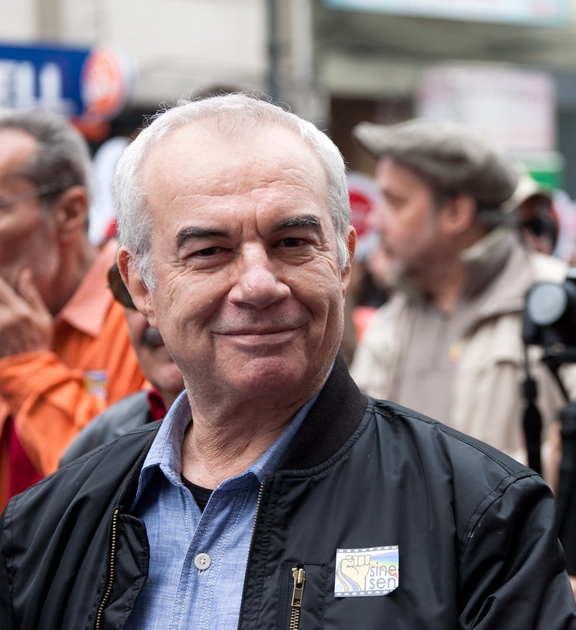 İşçinin, emekçinin hikayesini beyaz perdeye taşıyan büyük usta Şerif Gören aramızdan ayrıldı.

Şerif Gören’in emeği, sinemamızda ve mücadelemizde hep yaşayacak.

Ustaya selam olsun.
