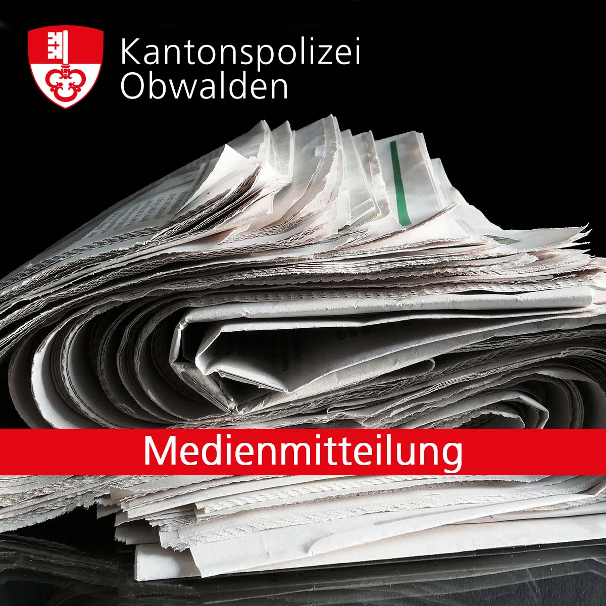 Am späten Samstagabend erlitten in Giswil mehrere Personen eine Kohlenmonoxidvergiftung und mussten hospitalisiert werden. Ein Grossaufgebot an Rettungskräften stand im Einsatz. shorturl.at/ENg82 #kapoobwalden #polizeiobwalden #füreuresicherheit