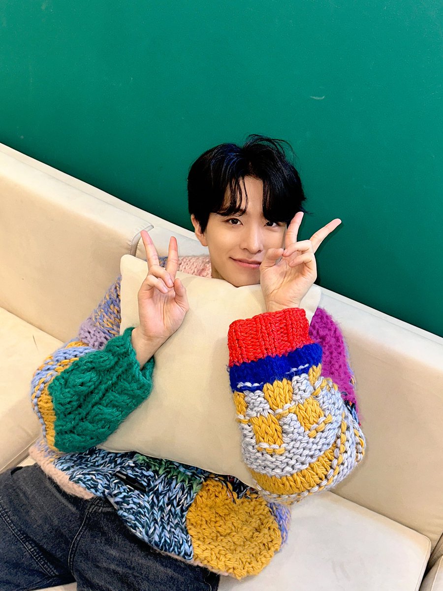 YOUNGJAExArs's tweet photo. 따뜻한 하루 보내요 아가새🐥💚

#영재 #YOUNGJAE https://t.co/BpblwJJJ9A