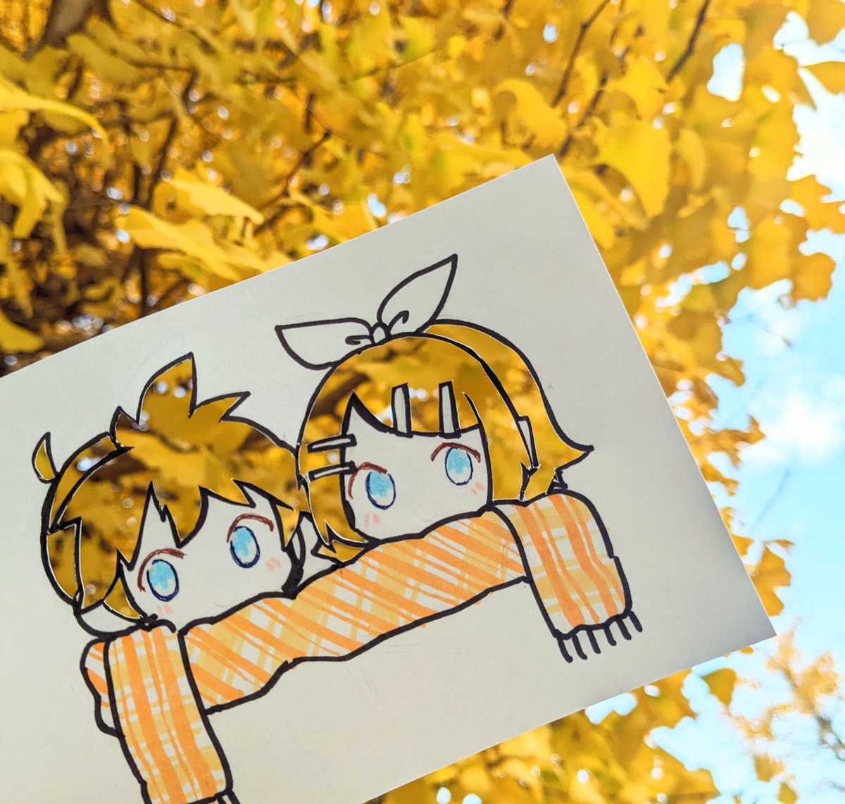 manidrawings's tweet photo. イチョウの黄色で鏡音の髪を塗る試み🍂 https://t.co/AdYoG5diTM