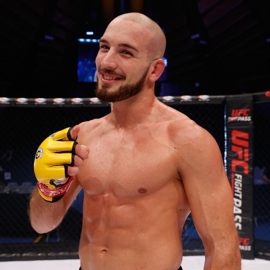phre's tweet photo. Stefano Paternò (19-4-1) locks horns with Artur Szczepaniak (11-3) at #KSW101, on December 20, in Paris, France (h/t @fight_4_yours). https://t.co/jC5anIC321