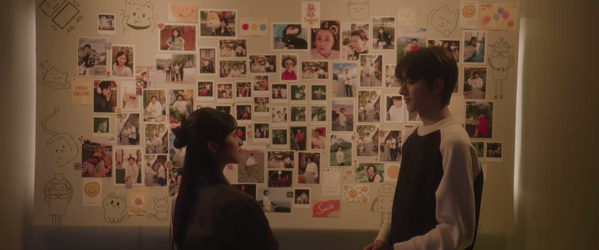 VoiceOfChahat's tweet photo. We keep this memories in photographs 😭

Isn't it the bestest gift #LiangDaiWen has ever made for #GuYi??

― #SmileCode #失笑 #ShenYue #LinYi #SmileCodeEp33 https://t.co/pOqWGSTngn