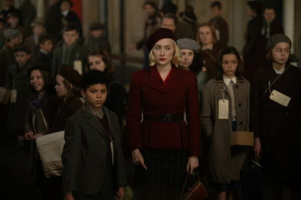 [HORS SALLE] “Blitz est le film de Steve McQueen qui confine le plus au mélo. Mais un mélo qui garde l’empreinte de l’auteur, puisque l’émotion n’y est pas fabriquée.”
#Blitz et #Joe (Ben Taylor) : c'est à découvrir sur #AppleTVPlus et #Netflix :
fichesducinema.com/2024/11/blitz-…
