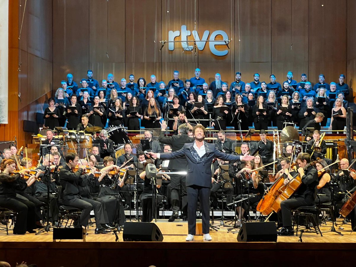 Magnífico Camilo Sinfónico, en el Teatro Monumental, con Daniel Diges.
