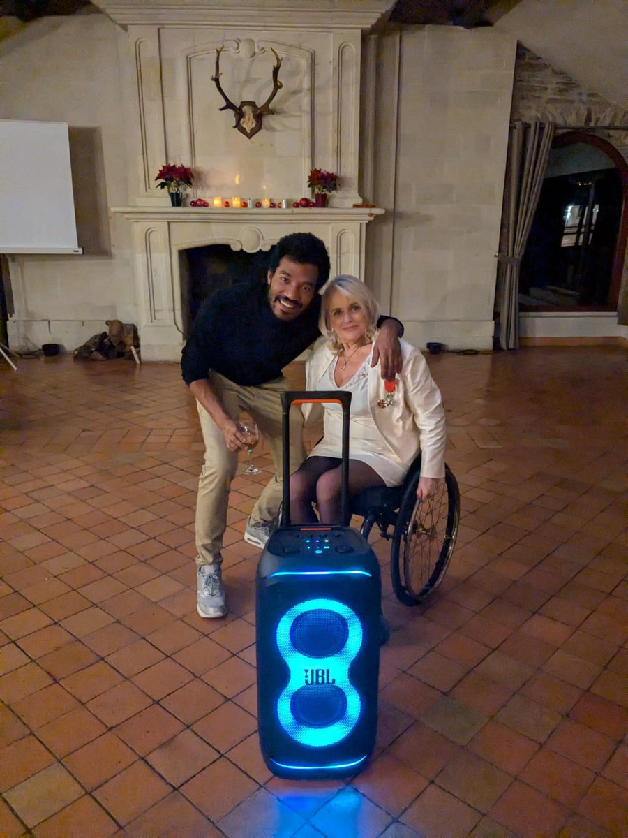 Départ en retraite du Pr <a href="/bperrouinverbe/">Brigitte Perrouin Verbe</a> et remise de la légion d'honneur. Une grande dame qui a beaucoup apporté à la médecine, à la MPR et à moi-même. Merci pour tout.