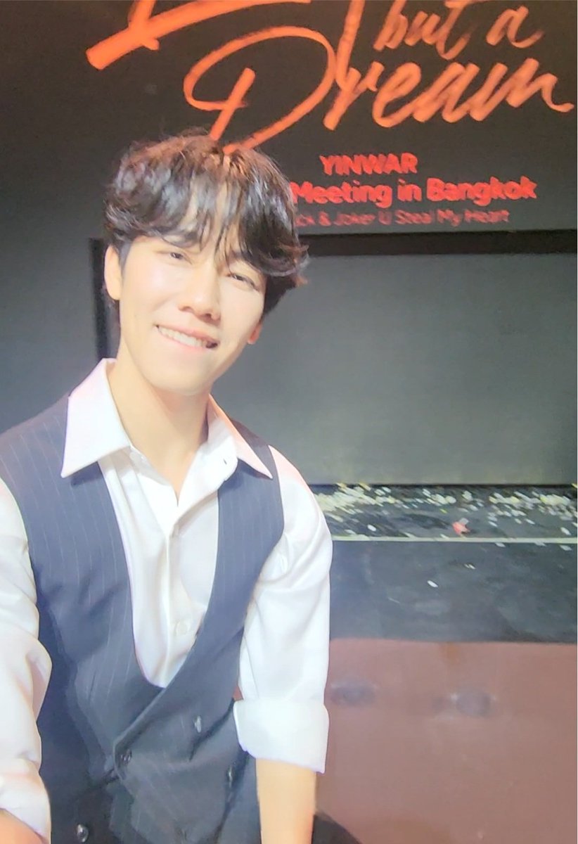 Pun_cha_nit's tweet photo. รักเสมอ เก่งมาก ๆ ยิ้มตลอดงานเลย
รักถูกคนและคนถูกรักเป็นแบบนี้นี่เอง. #YINWAR1STFANMEETING   #yinyin_anw  #warwanarat https://t.co/BvOcLCh1y7