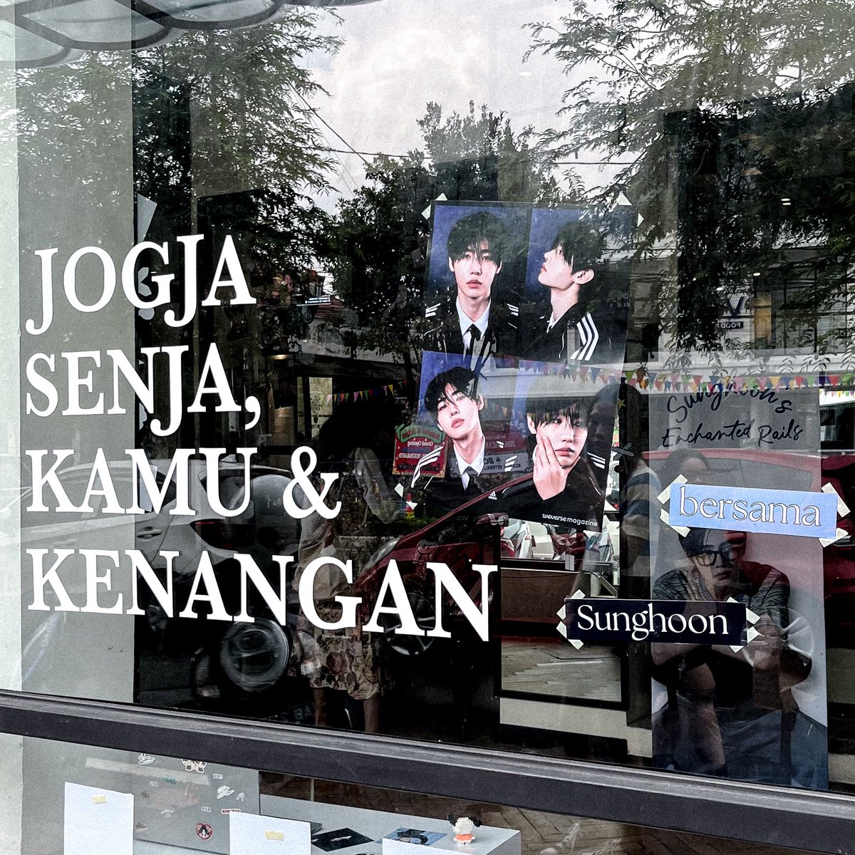 themoondusk's tweet image. — and the rain reminds me of the warmth you carry 🌨️🎐🤍

#PSHEnchantedRails
#1208StarsAlignedForHOON