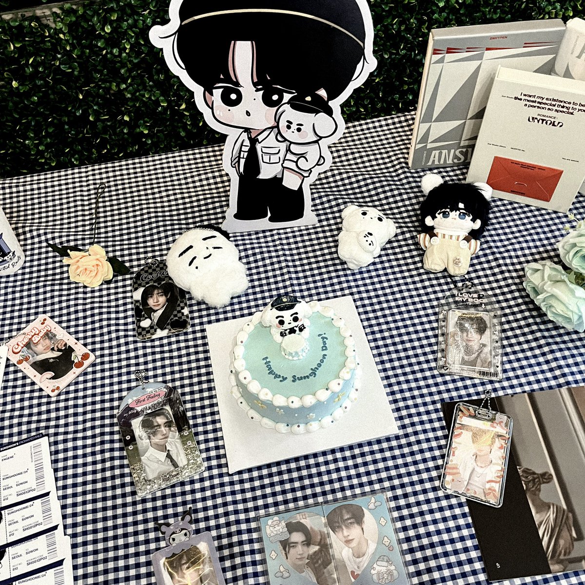 themoondusk's tweet image. — and the rain reminds me of the warmth you carry 🌨️🎐🤍

#PSHEnchantedRails
#1208StarsAlignedForHOON