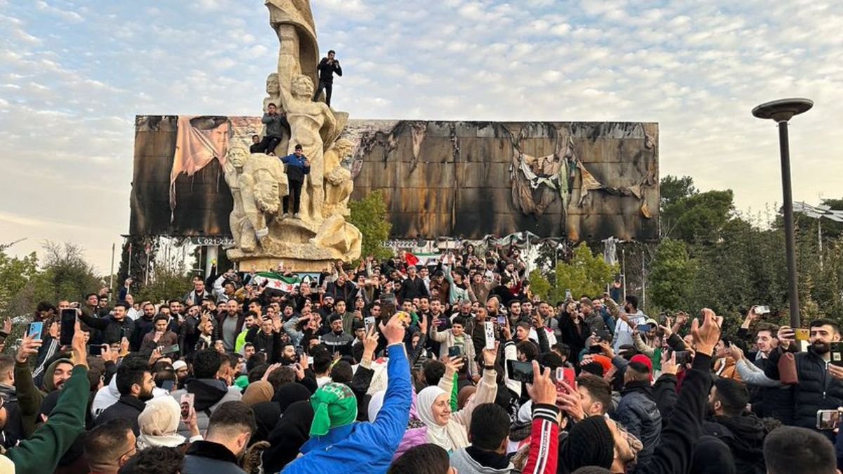 mnogobitka's tweet photo. To the faithful people of Syria: Congratulations on this historic step towards freedom and justice! Your courage, faith, and perseverance ended tyranny. May peace and prosperity guide your future. #SyriaFreedom #Justice #SyriaVictory #NewEra #Peace #Syria #Syrie #Damascus #سوريا https://t.co/H0qsLiTI5V