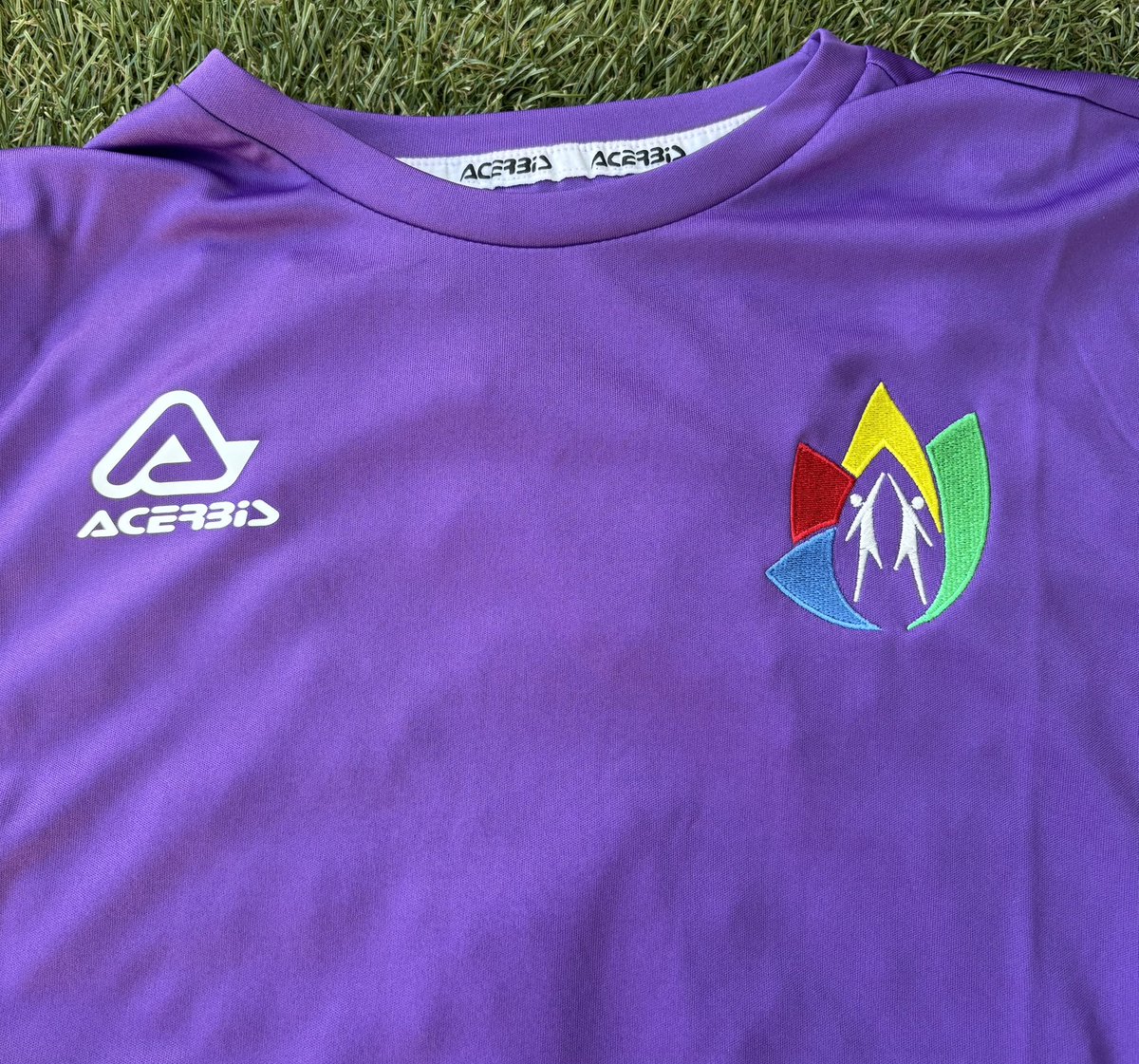 inspired_RS's tweet photo. ⚽️ New @acerbissportuk jerseys going out to @thefarnleyacademy for their girls football team.  Donated by @inspiredteamwear_rs ⚡️#suppliedbyinspired https://t.co/voODBBmXKV