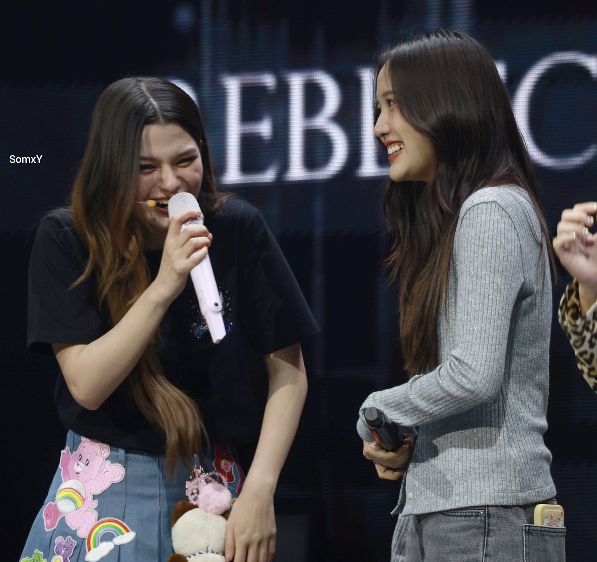 SomxY_12530's tweet photo. เจ้าของวันเกิดฟังคำอวยพรจาก Thai Girlfriend ยิ้มแจ้มขีด น่ารักกกก

REBECCA STAGE QUEEN B
#HBD22ndBeckySoloConcert
#beckysangels https://t.co/Z3kP72SWka