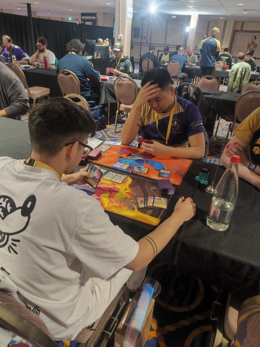 Il est revenu des enfers et a réussi à passer en Top 8 😱

Il est donc qualifié pour les  Championnats du Monde de Lorcana en mars prochain !