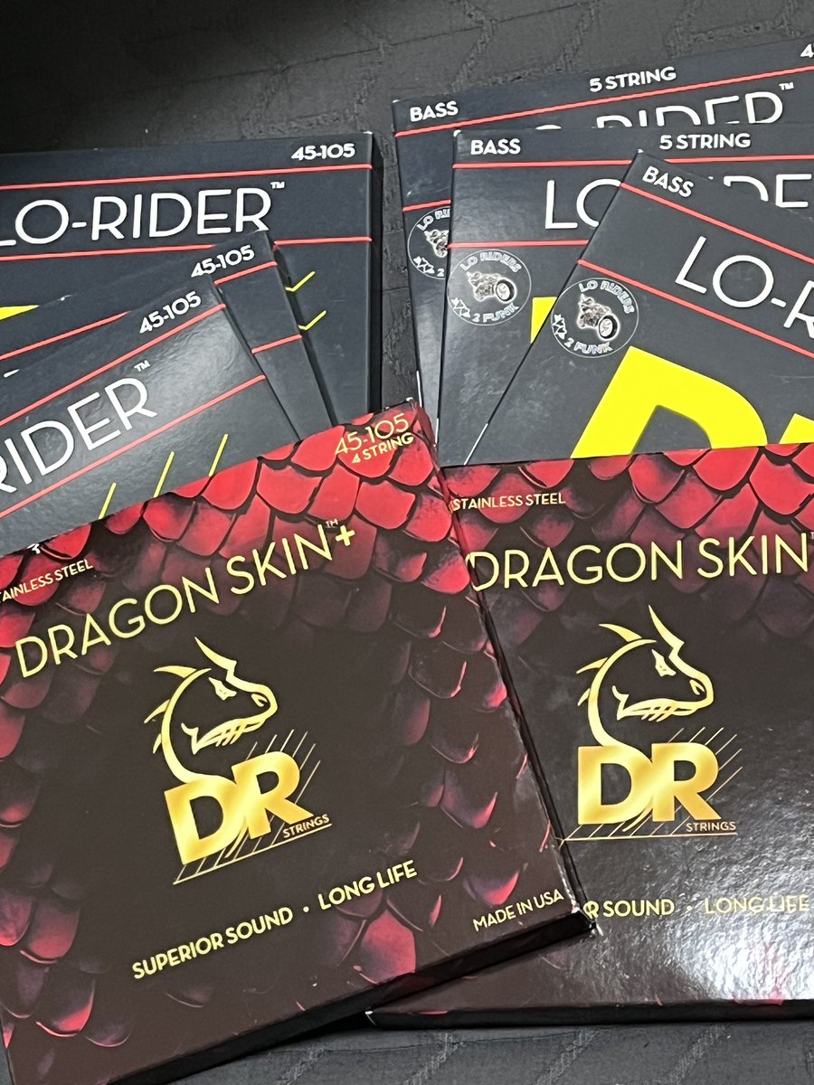 galneryus_taka's tweet photo. キクタニミュージック大森様より
私に欠かせない唯一無二の武器
DR弦のLO-RIDERを送っていただきました・・・!
これであと2億年は闘える
さらに
今回は以前より噂のDRAGON SKINまで・・・!
鮫肌の私が使うとどうなるのか・・・!?
いつもありがとうございます
#DR
#LORIDER
#DRAGONSKIN https://t.co/CzaGzk8VWX