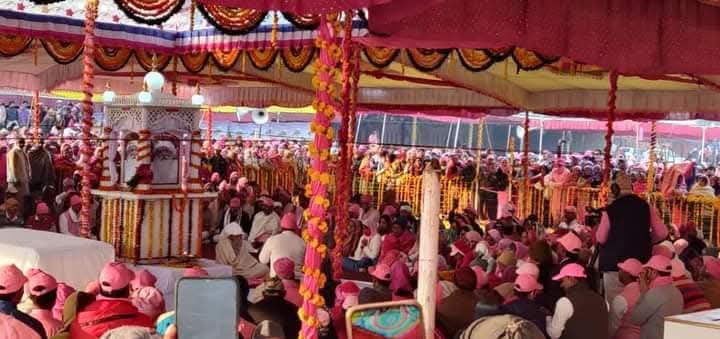 जय गुरु देव 🙏 
स्वामी जी ने कहा _
              सतसंग में जब बैठो तब सामने बैठो |पीछे या इधर-उधर बैठते हो तो पर्दा तो आ ही जाता है |
Jai Gurudev
आगे का समय विनाशकारी
#बचे_वही_जो_शाकाहारी