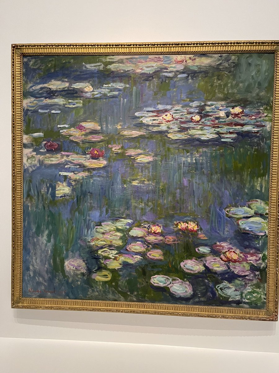 「クイズQさま」で、今秋行ってみたい美術館博物館で第1位だった国立西洋美術館(モネ展)に苦手な飛行機に乗って行ってきました
あまりの人数の多さで、ひろしま美術館から出品された【セーヌ河の朝】を見落すというハプニングもありましたが、50を超える素晴らしいモネの作品が見れて大満足でした