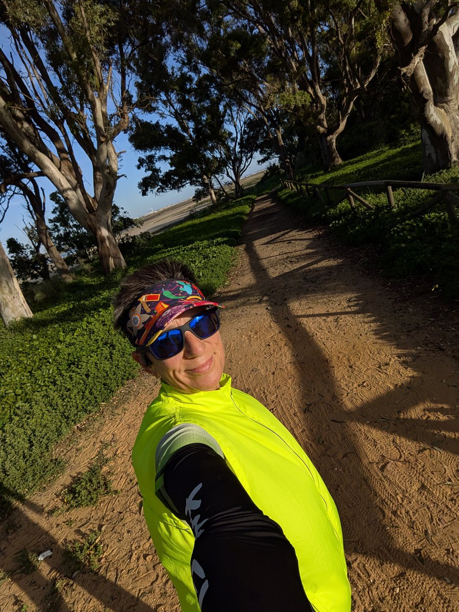 10kms con un pinche frío (ya tocaba) .
#corroyleo #patilargajartible #run4fun #kmsxela #meencantacorrer 
Presumiendo de visera bien chingona regalo de mi niña <a href="/azukar04/">Azucena</a>.
