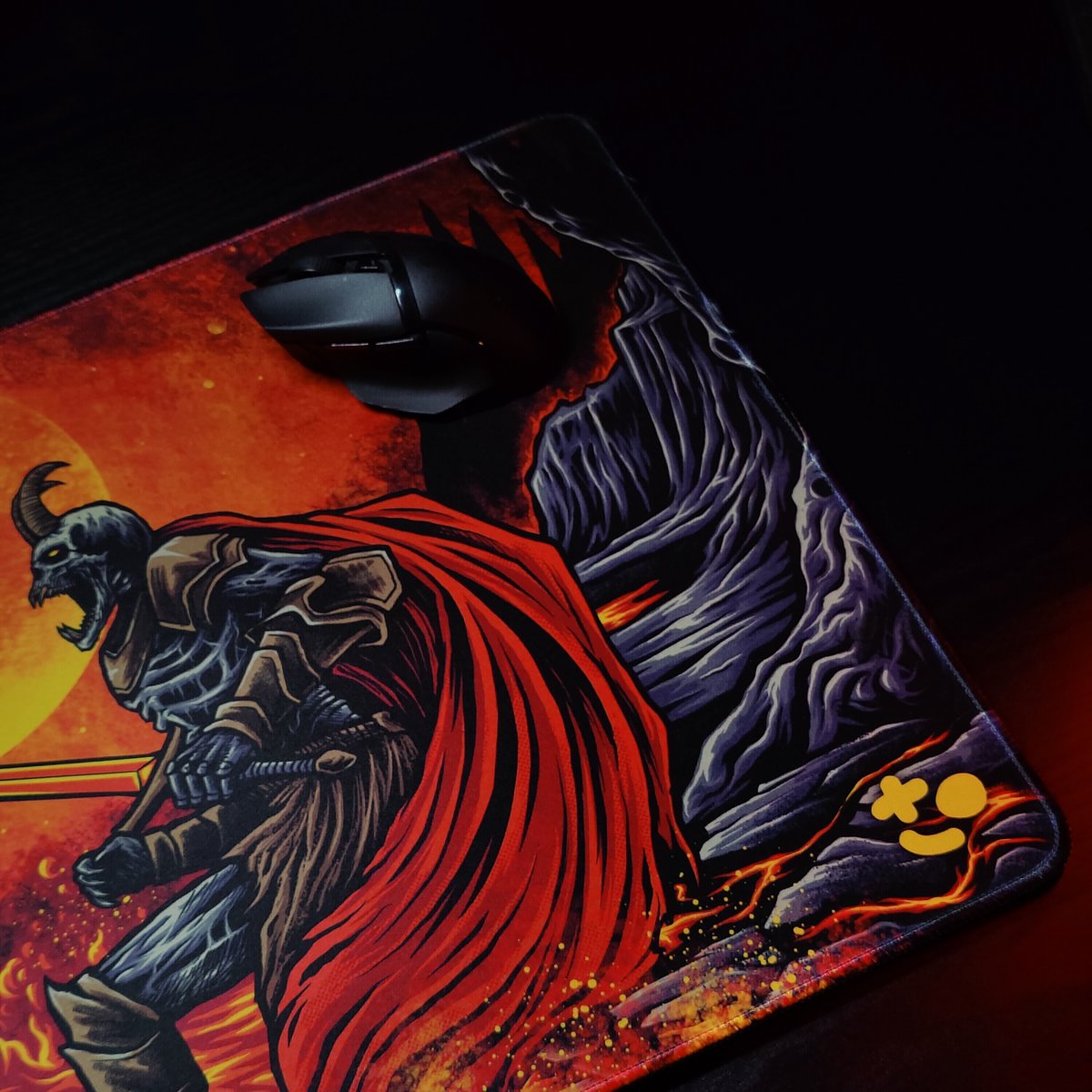 NIEUW: Dark Fantasy muismat 💀 Beschikbaar in twee verschillende kleuren en drie formaten 🔥 Laat in de comments weten wat je van ons nieuwe ontwerp vindt 👇🏼#Levely #muismat #darkfantasy #blackandwhite #gamingmuismat #nlgaming