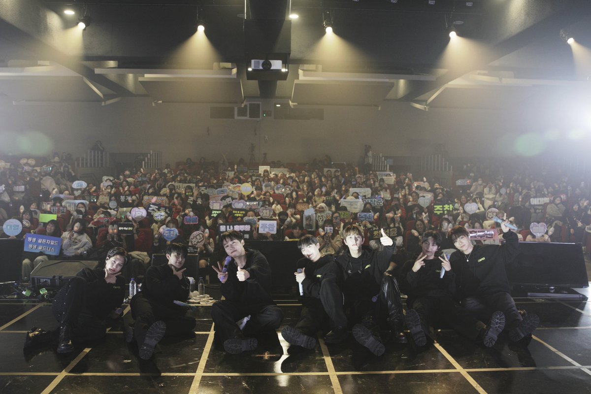 [📸] 241208 GoldenChild FANCON [CHAPTER] DAY2

골든차일드가 가장 행복한 순간은
니스와 함께한 모든 순간 ⋆*☆

골든차일드가 지금 여기 있잖아🫶

#GoldenChild #골든차일드 #GNCD
#2024_GoldenChild_FANCON 
#CHAPTER