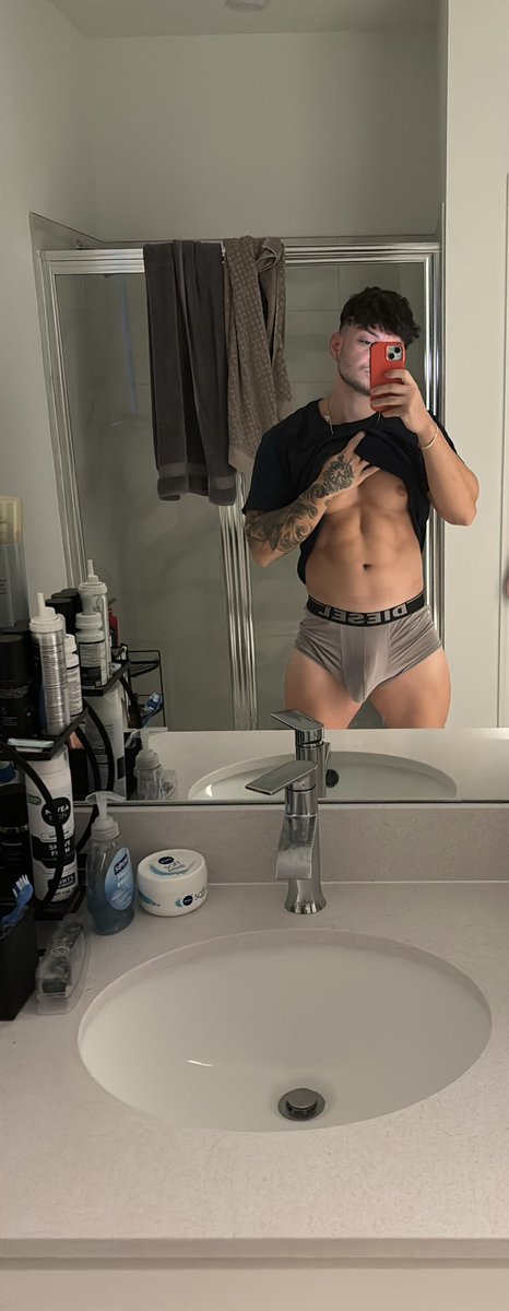 CaptainFlex10” tweet media